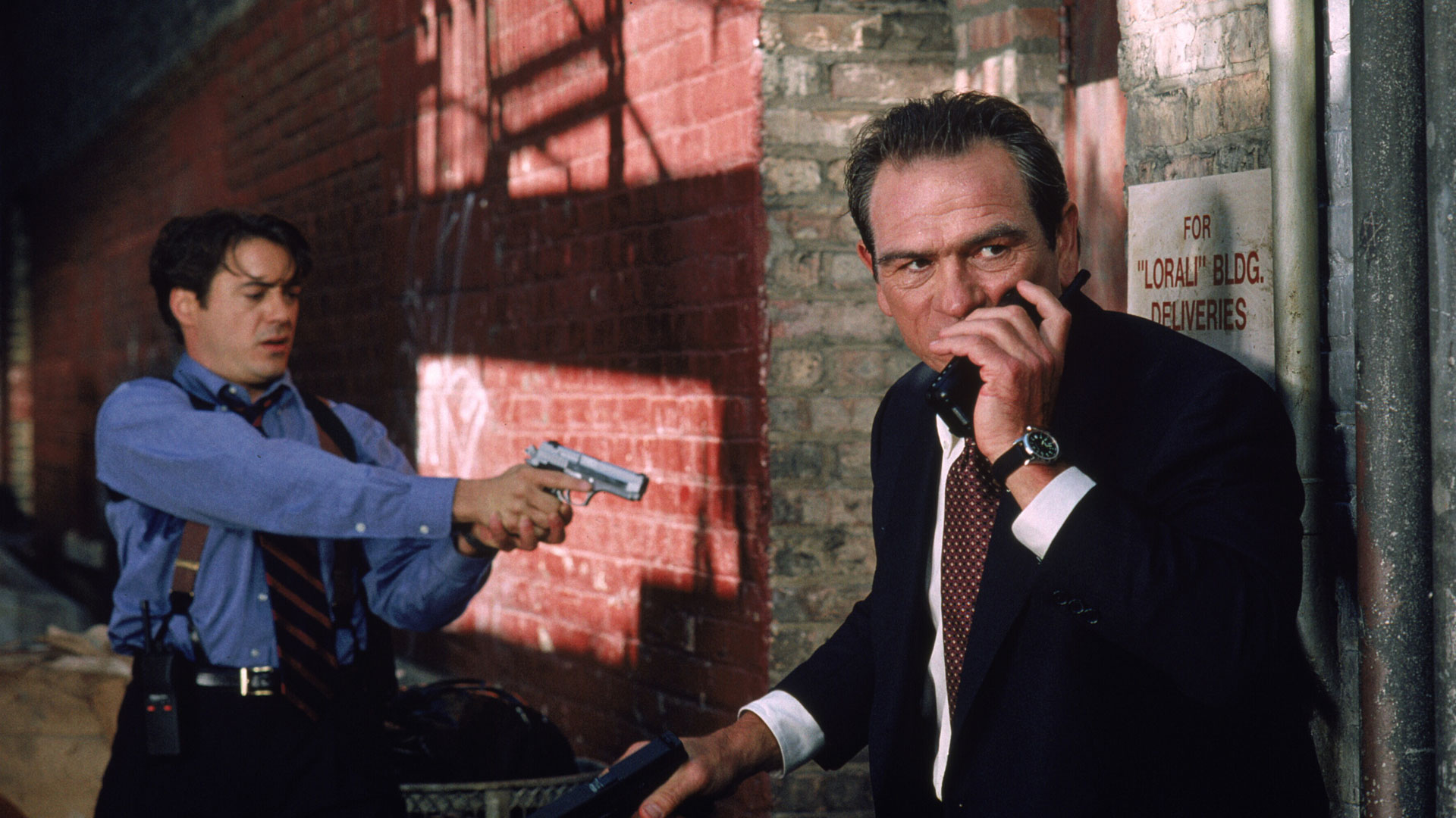 Robert Downey Jr. and Tommy Lee Jones in U.S. Marshals